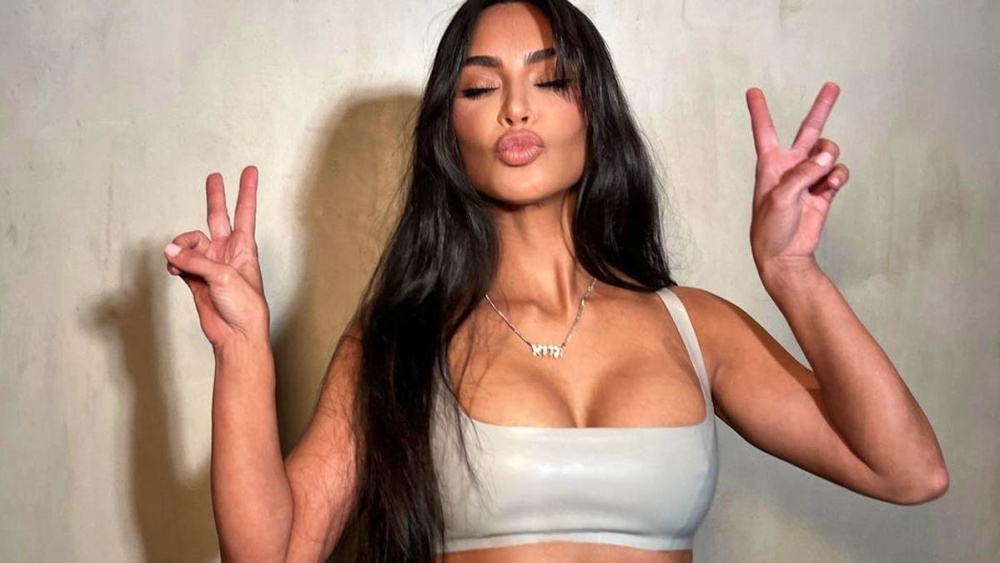Social Media & Breasts: How Insta and Co. Are Changing Our Beauty Ideals