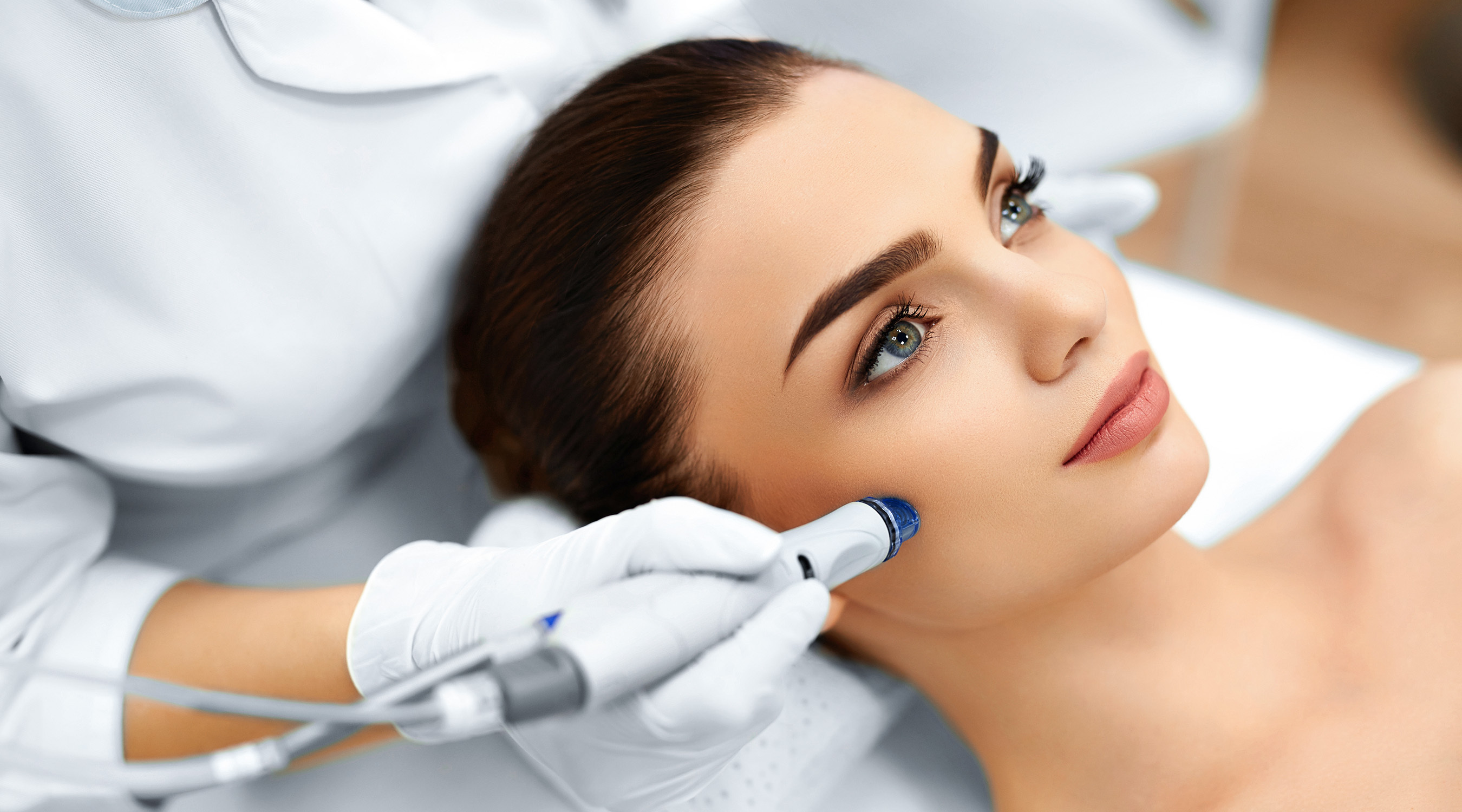 <p>HydraFacial: reinigt die Haut porentief und aktiviert die Erneuerung der Hautzellen</p>