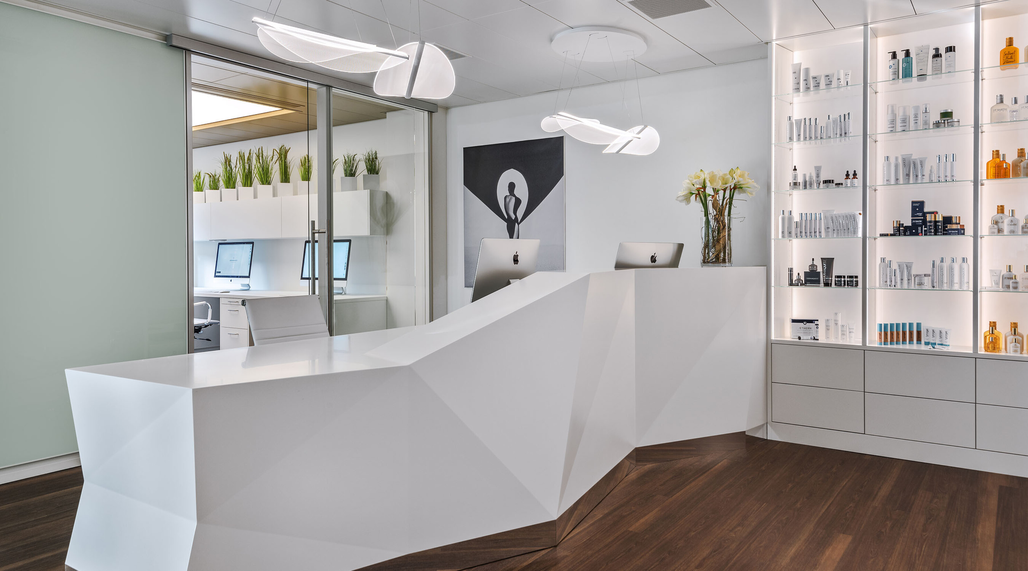 Bilder Von Hautarztpraxis Drs.linzbach & Schleussner Dermanence Bahnhofstrasse | Ihre Hautarztpraxis im Herzen Zürichs